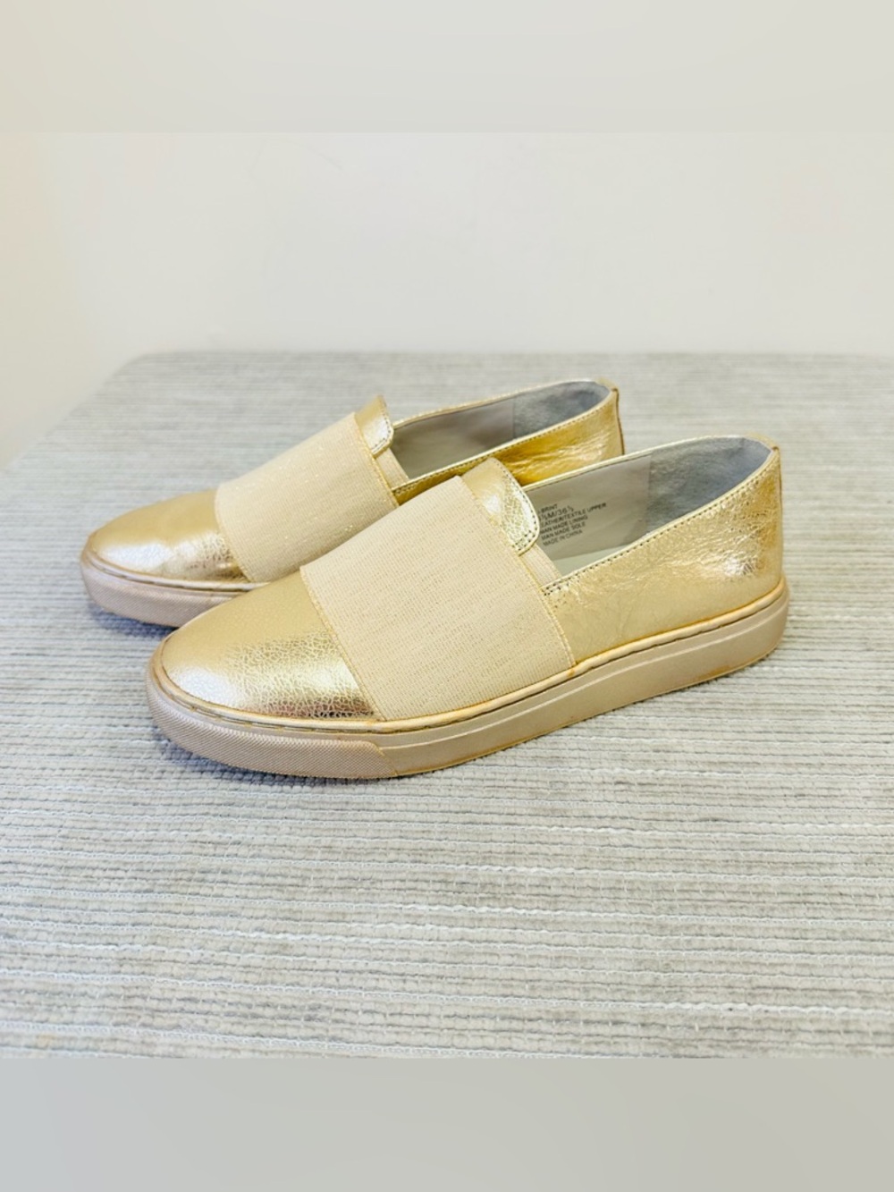 Lori Goldstein Shoes Womens Size‎ 6,5 Gold Metallic Slip On Tonal Sneakers
